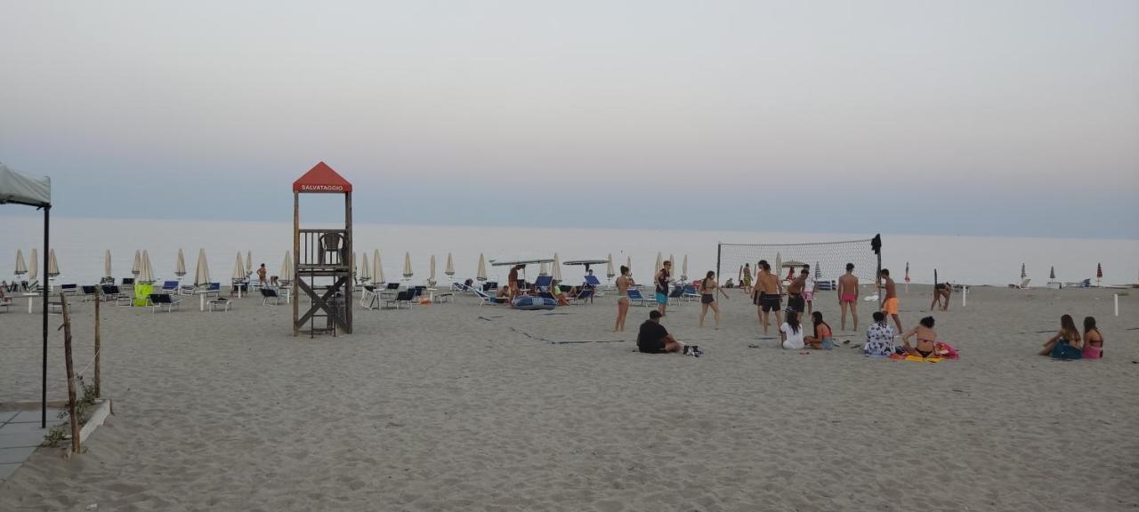 Camping Village Torrenova Ciro Marina Ngoại thất bức ảnh